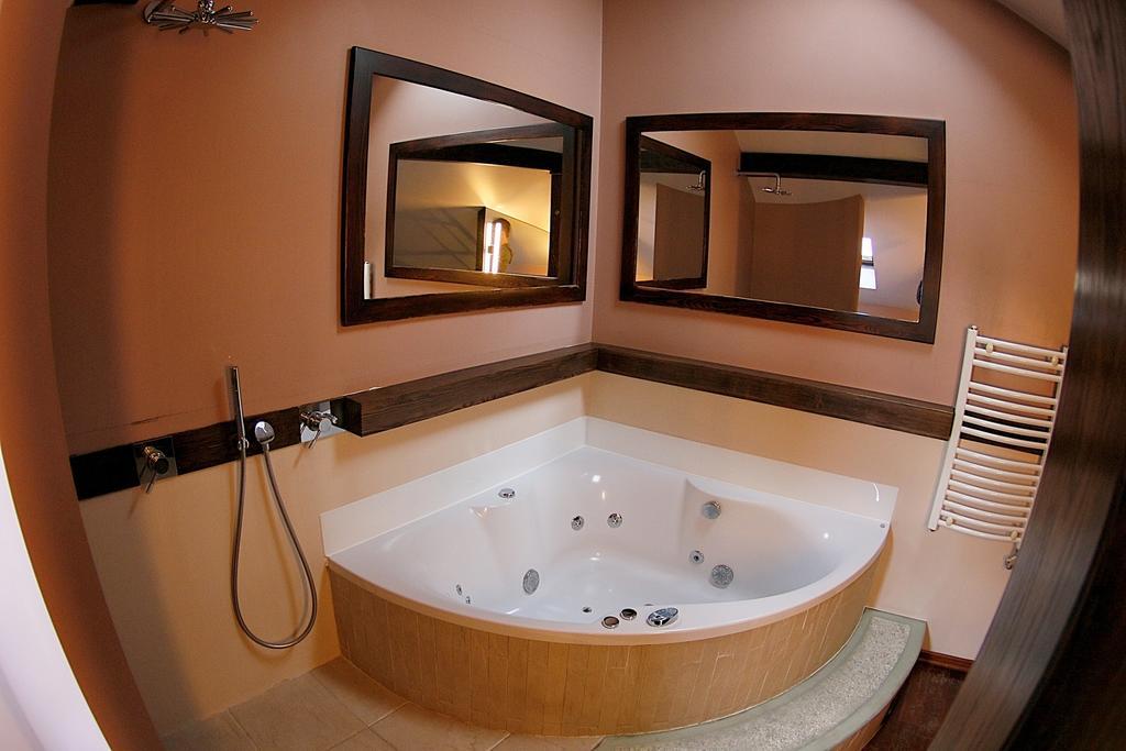 Jacuzzi Apartament *